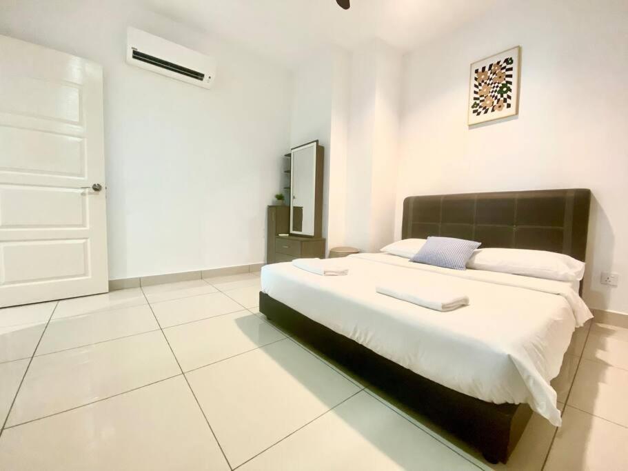 Mansion One Suites - Seaview Modern 2 Bedroom Suites George Town Exterior foto